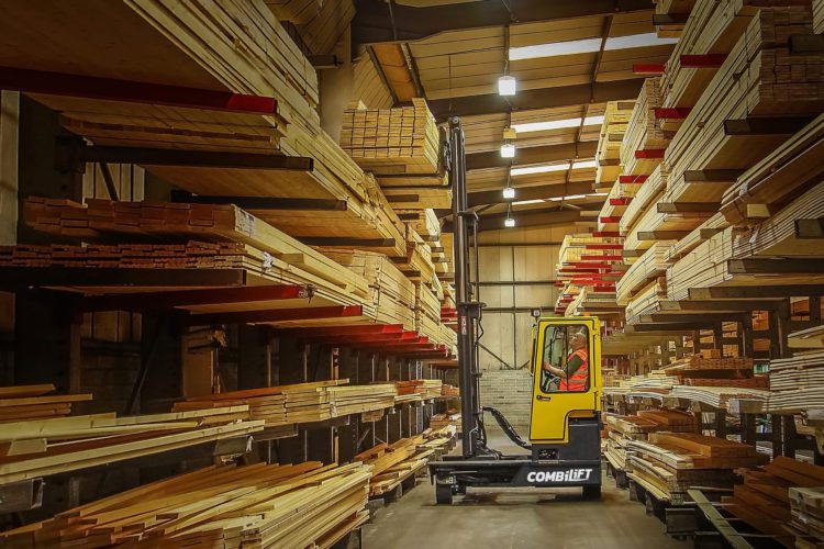 Combilift-–-Combi-C-Series-–-Multi-directional-Forklift-–-Long-Load-Handling-Engineered-Wood-Lumber-Timber-Aisle--scaled