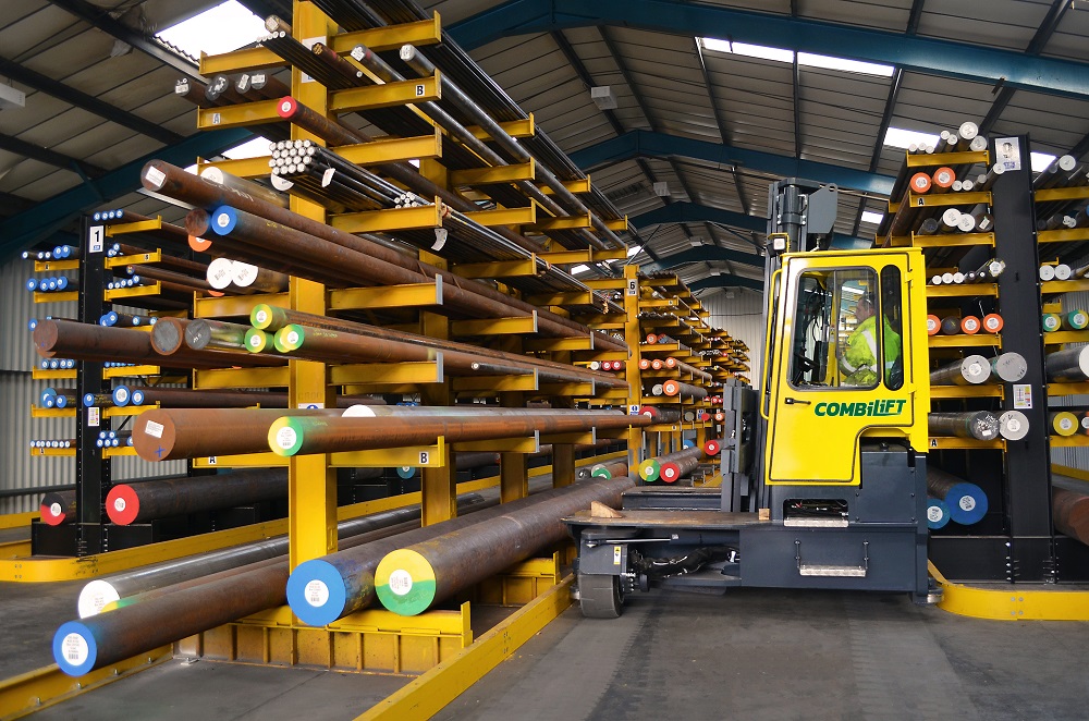 Combi C-Series Worker operating a yellow Combi C-series, ready to lift steal pipes